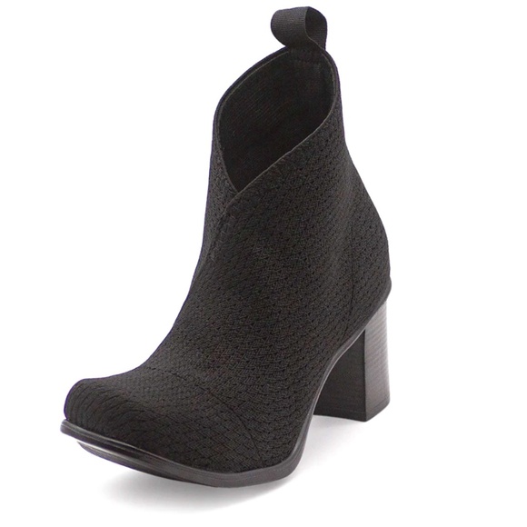 Charleston Shoe Co. Black Ankle Boots - Picture 1 of 7